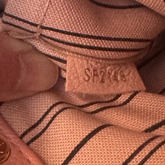 Authentic Louis Vuitton Montaigne BB โ Rose Poudre Monogram Empreinte Leather - Picture 8 of 10